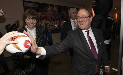 Handball WM 2019 Lanxess Arena Koeln Deutschland Datum: 18.01.2019 Links: Henriette Reker Rechts: Armin Laschet