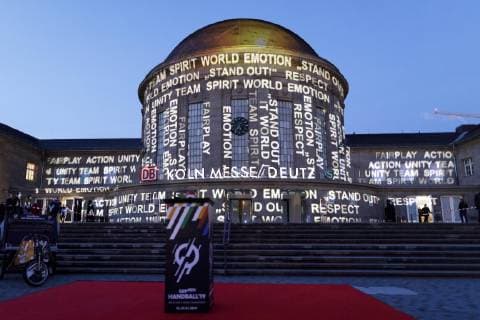 Start der Lichtinstallation zur Hauptrunde der Handball-WM in Köln am Deutzer Bahnhof. Köln, 19.01.2019