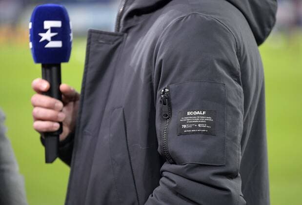 18.01.2019, Fussball 1. Bundesliga 2018 2019, 18. Spieltag, TSG Hoffenheim - FC Bayern München. In der PreZero-Arena Sinsheim. TV-Interview von Eurosport mit Trainer Niko Kovac (FC Bayern München). Auf seiner Winterjacke steht auf dem Etikett: ECOALF, hergestellt aus 70 Prozent Plastikabfall. ***DFL and DFB regulations prohibit any use of photographs as image sequences and or quasi-video.*** *** 18 01 2019 Football 1 Bundesliga 2018 2019 18 Matchday TSG Hoffenheim FC Bayern München In der PreZero Arena Sinsheim TV Interview by Eurosport with coach Niko Kovac FC Bayern München On his winter jacket the label says ECOALF made from 70 percent plastic waste DFL and DFB regulations prohibit any use of photographs as image sequences and or quasi video