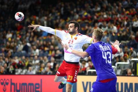 Filip Lazarov (Mazedonien) im Zweikampf mit Maksim Mikhalin (Russland), Russland vs Mazedonien, IHF Maenner Handball Weltmeisterschaft, 19.01.2019 Fotograf Neis Eibner Russland vs Mazedonien, IHF Maenner Handball Weltmeisterschaft, 19.01.2019 Köln Copyright: xEIBNER AlexanderxNeisx EP_ANS
