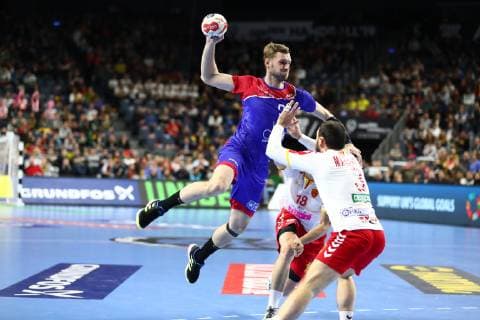 Alexander Shikurinskiy (Russland) im Zweikampf mit Dejan Manaskov (Mazedonien), Russland vs Mazedonien, IHF Maenner Handball Weltmeisterschaft, 19.01.2019 Fotograf Neis Eibner Russland vs Mazedonien, IHF Maenner Handball Weltmeisterschaft, 19.01.2019 Köln Copyright: xEIBNER AlexanderxNeisx EP_ANS