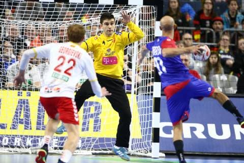 Nikola Mitrevski (Mazedonien) im Duell mit Timur Dibirov (Russland), Russland vs Mazedonien, IHF Maenner Handball Weltmeisterschaft, 19.01.2019 Fotograf Neis Eibner Russland vs Mazedonien, IHF Maenner Handball Weltmeisterschaft, 19.01.2019 Köln Copyright: xEIBNER AlexanderxNeisx EP_ANS