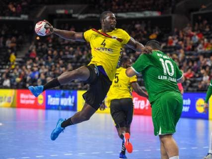 HANDBALL - IHF WC, ANG vs KSA COPENHAGEN,DENMARK,19.JAN.19 - HANDBALL - IHF Men s World Championships, international match Länderspiel Angola vs Saudi Arabia. Image shows Gabriel Teca (ANG) and Ali Alibrahim (KSA). GEPAxpictures xOliverxLerch