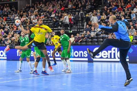 HANDBALL - IHF WC, ANG vs KSA COPENHAGEN,DENMARK,19.JAN.19 - HANDBALL - IHF Men s World Championships, international match Länderspiel Angola vs Saudi Arabia. Image shows Abdullah Alhammad (KSA), Agnelo Quitongo (ANG), Abdulaziz Khayri and Amro Mohammed (KSA). GEPAxpictures xOliverxLerch