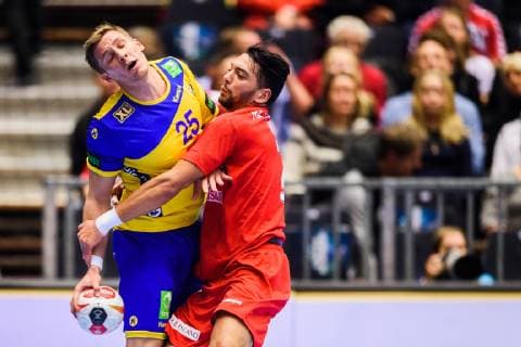 190119 Linus Arnesson of Sweden in a duel with Ramzi Majdoub of Tunisia during the IHF World Handball Championship match between Tunisia and Sweden on January 19, 2019 in Herning. Photo: Petter Arvidson BILDBYRN kod PA 92204 Copyright: PETTERxARVIDSON BB190119PA043