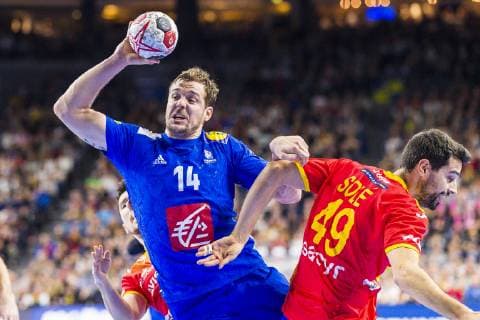 Köln, Deutschland 17. Januar 2019: WM 2019 Männer - Hauptrunde - Frankreich vs. Spanien Kentin Mahe (Frankreich), Ferran Sole (Spanien) Köln Lanxess Arena Nordrhein-Westfalen Deutschland
