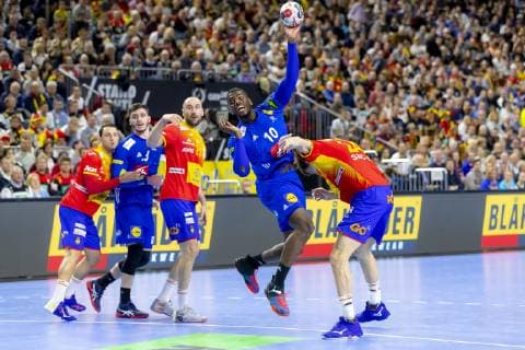 Dika Mem (Nr. 10, Frankreich) gegen Viran Morros de Argila (Nr. 24, Spanien). Frankreich vs. Spanien, Hauptrunde, Handball, IHF Handball Weltmeisterschaft, 19.01.19 Koeln Nordrhein-Westfalen Germany Lanxess-Arena Copyright: xAgentur54Gradx xFelixxKoenigx