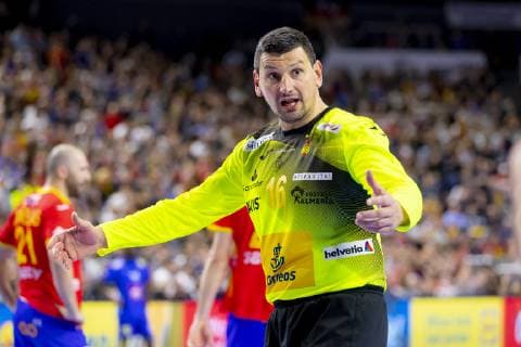 Arpad Sterbik Capar (Nr. 16, Spanien) ist niedergeschlagen deprimiert enttaeuscht. Frankreich vs. Spanien, Hauptrunde, Handball, IHF Handball Weltmeisterschaft, 19.01.19 Koeln Nordrhein-Westfalen Germany Lanxess-Arena Copyright: xAgentur54Gradx xFelixxKoenigx