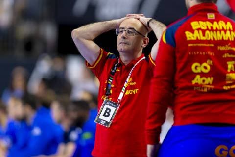 Jordi Ribera Romans ist niedergeschlagen deprimiert enttaeuscht. Frankreich vs. Spanien, Hauptrunde, Handball, IHF Handball Weltmeisterschaft, 19.01.19 Koeln Nordrhein-Westfalen Germany Lanxess-Arena Copyright: xAgentur54Gradx xFelixxKoenigx