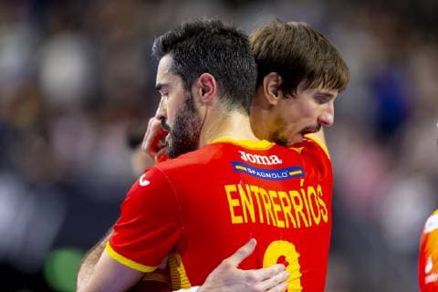 Raul Entrerrios Rodriguez (Nr. 9, Spanien) und Viran Morros de Argila (Nr. 24, Spanien) sind niedergeschlagen deprimiert enttaeuscht. Frankreich vs. Spanien, Hauptrunde, Handball, IHF Handball Weltmeisterschaft, 19.01.19 Koeln Nordrhein-Westfalen Germany Lanxess-Arena Copyright: xAgentur54Gradx xFelixxKoenigx