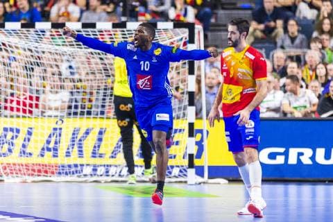 Köln, Deutschland 19. Januar 2019: WM 2019 Männer - Hauptrunde - Frankreich vs. Spanien Dika Mem (Frankreich), Jubel Freude Emotion Torjubel Torschuetze Torschütze, Raul Entrerrios Rodriguez (Spanien) Köln Lanxess Arena Nordrhein-Westfalen Deutschland