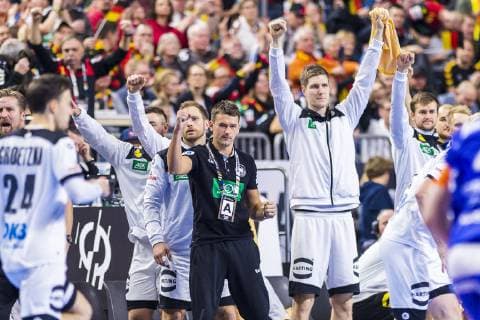 Köln, Deutschland 19. Januar 2019: WM 2019 Männer - Hauptrunde - Deutschland vs. Island Trainer Christian Prokop (Deutschland) Jubel Freude Emotion, Finn Lemke (Deutschland MT Melsungen) Köln Lanxess Arena Nordrhein-Westfalen Deutschland