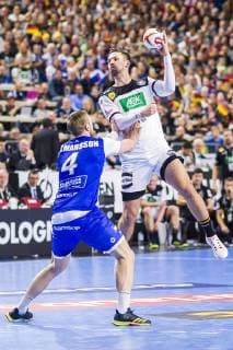 Köln, Deutschland 19. Januar 2019: WM 2019 Männer - Hauptrunde - Deutschland vs. Island v.li. Aron Palmarsson (Island), Fabian Wiede (Deutschland Fuechse Berlin) Köln Lanxess Arena Nordrhein-Westfalen Deutschland