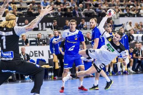 Köln, Deutschland 19. Januar 2019: WM 2019 Männer - Hauptrunde - Deutschland vs. Island v.li. Torhueter Bjoergvin Gustavsson (Island), Hendrik Pekeler (Deutschland THW Kiel) Köln Lanxess Arena Nordrhein-Westfalen Deutschland