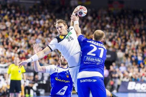 Köln, Deutschland 19. Januar 2019: WM 2019 Männer - Hauptrunde - Deutschland vs. Island v. li. im Zweikampf Kai Häfner Haefner (Deutschland TSV Hannover) und Arnar Arnarsson (Island) Köln Lanxess Arena Nordrhein-Westfalen Deutschland