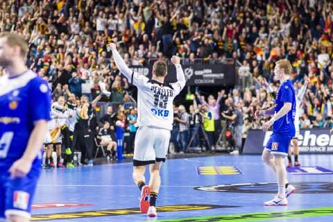 Köln, Deutschland 19. Januar 2019: WM 2019 Männer - Hauptrunde - Deutschland vs. Island Hendrik Pekeler (Deutschland THW Kiel) Jubel Freude Emotion Torjubel Torschuetze Torschütze Köln Lanxess Arena Nordrhein-Westfalen Deutschland