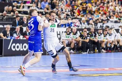 Köln, Deutschland 19. Januar 2019: WM 2019 Männer - Hauptrunde - Deutschland vs. Island ?zk Elvar Orn Jonsson (Island) und Kai Häfner Haefner (Deutschland TSV Hannover) Köln Lanxess Arena Nordrhein-Westfalen Deutschland