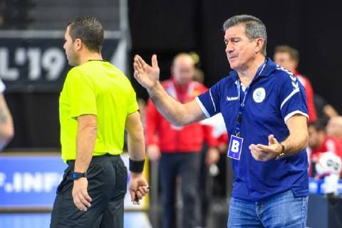 HANDBALL - IHF WC, AUT vs ARG COPENHAGEN,DENMARK,19.JAN.19 - HANDBALL - IHF Men s World Championships, international match Länderspiel Austria vs Argentina. Image shows head coach Manuel Cadenas Montanes (ARG). GEPAxpictures xOliverxLerch