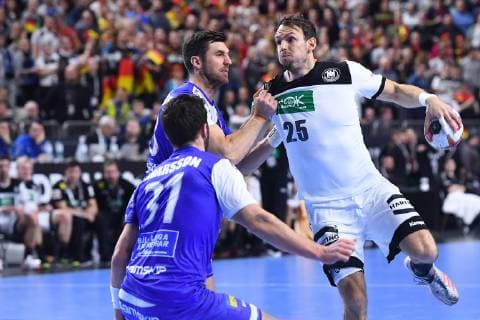 Sport Bilder des Tages Handball-WM Hauptrunde Deutschland - Island am 19.01.2019 in der Lanxess Arena in Köln Teitur Orn Einarsson ( Island ), vorne - Kai Häfner ( Deutschland ), hinten