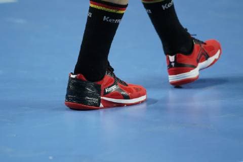 GER, IHF WM 2019, Deutschland (GER) vs Island (ISL) 19.01.2019, Lanxess Arena , Koeln, GER, IHF WM 2019, Deutschland (GER) vs Island (ISL) , im Bild picture shows: Harzaufkleber an den Schuhen von Uwe Gensheimer (GER 3),