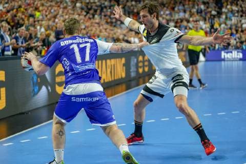 GER, IHF WM 2019, Deutschland (GER) vs Island (ISL) 19.01.2019, Lanxess Arena , Koeln, GER, IHF WM 2019, Deutschland (GER) vs Island (ISL) , im Bild picture shows: Arnor Gunnarsson (ISL 17), im Zweikampf gegen Uwe Gensheimer (GER 3),