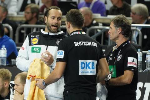 GER, IHF WM 2019, Deutschland (GER) vs Island (ISL) 19.01.2019, Lanxess Arena , Koeln, GER, IHF WM 2019, Deutschland (GER) vs Island (ISL) , im Bild picture shows: Christian Prokop Headcoach Trainer (GER). und Co-Trainer Alexander Haase (GER). sprechen mit Silvio Heinevetter Torwart (GER 12),