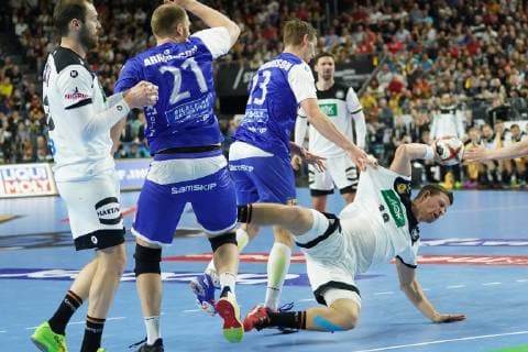 GER, IHF WM 2019, Deutschland (GER) vs Island (ISL) 19.01.2019, Lanxess Arena , Koeln, GER, IHF WM 2019, Deutschland (GER) vs Island (ISL) , im Bild picture shows: Martin Strobel (GER 19), im Zweikampf gegen Arnar Freyr Arnarsson (ISL 21), Olafur Guðmundsson (ISL 13),
