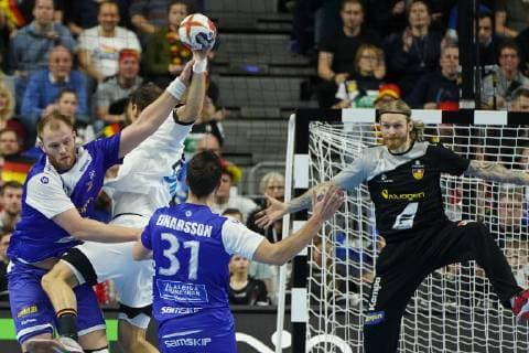 GER, IHF WM 2019, Deutschland (GER) vs Island (ISL) 19.01.2019, Lanxess Arena , Koeln, GER, IHF WM 2019, Deutschland (GER) vs Island (ISL) , im Bild picture shows: der wurf von Kai Häfner Haefner (GER 25), wird hier abgewehrt