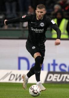 Ante Rebic (4, Eintracht Frankfurt), Fussball, 1. Bundesliga: Eintracht Frankfurt - SC Freiburg, 18. Spieltag am 19.01.2018 in der Commerzbank Arena Frankfurt, xmdx, ** Gemäß den Vorgaben der DFL Deutsche Fußball Liga ist es untersagt, in dem Stadion und oder vom Spiel angefertigte Fotoaufnahmen in Form von Sequenzbildern und oder videoähnlichen Fotostrecken zu verwerten bzw. verwerten zu lassen. DFL regulations prohibit any use of photographs as image sequences and or quasi-video. ** Eintracht Frankfurt - SC Freiburg