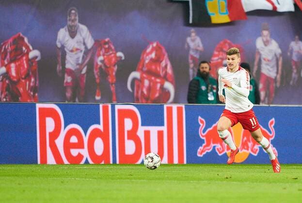Timo WERNER, RB Leipzig 11 run, running, sprint, jogging, performance, start, Advertising, Sponsor, Marketing, Business, Lettering, Red Bull RB LEIPZIG - BORUSSIA DORTMUND 0-1 - DFL REGULATIONS PROHIBIT ANY USE OF PHOTOGRAPHS as IMAGE SEQUENCES and or QUASI-VIDEO - 1.German Soccer League , Leipzig, Germany, January 19, 2019 Season 2018 2019, matchday 18, BVB, Red Bull, Photographer: Peter Schatz