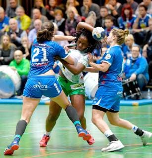 vl. Irene Perez ()NSU), Prudence Kinlend (FrischAuf Frauen Goeppingen) und Louisa Wolf (NSU) Neckarsulmer Union - FrischAuf Goeppingen, 1. Liga Frauen, 19.01.2019 Neckarsulm