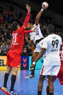 HANDBALL - IHF WC, JPN vs ANG COPENHAGEN,DENMARK,20.JAN.19 - HANDBALL - IHF Men s World Championships, international match Länderspiel Japan vs Angola. Image shows Kenya Kasahara (JPN), Adelino Pestana and Declerck Sibo (ANG). GEPAxpictures xOliverxLerch