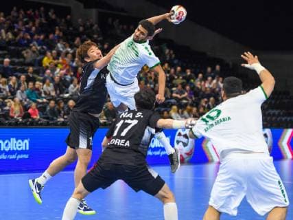 HANDBALL - IHF WC, KOR vs KSA COPENHAGEN,DENMARK,20.JAN.19 - HANDBALL - IHF Men s World Championships, international match Länderspiel Korea vs Saudi Arabia. Image shows Dongmyung Kim (KOR), Fahad Alfarhan (KSA), Seungdo Na (KOR) and Mohammad Alsalem (KSA). GEPAxpictures xOliverxLerch