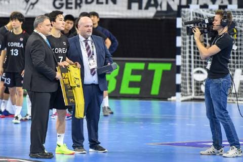 HANDBALL - IHF WC, KOR vs KSA COPENHAGEN,DENMARK,20.JAN.19 - HANDBALL - IHF Men s World Championships, international match Länderspiel Korea vs Saudi Arabia. Image shows Suyoung Jung (KOR) as the player of the match. GEPAxpictures xOliverxLerch
