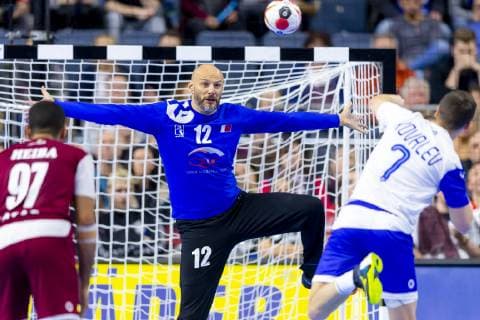 Dmitrii Kovalev (Nr. 7, Russland) beim Siebenmeterversuch gegen Danijel Saric (Nr. 12, Katar). Russland vs. Katar, Presidents Cup Finale, Handball, IHF Handball Weltmeisterschaft, 20.01.19 Koeln Nordrhein-Westfalen Germany Lanxess-Arena Copyright: xAgentur54Gradx xFelixxKoenigx