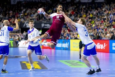 Frankis Marzo (Nr. 10, Katar) gegen Vitaly Komogorov (Nr. 34, Russland). Russland vs. Katar, Presidents Cup Finale, Handball, IHF Handball Weltmeisterschaft, 20.01.19 Koeln Nordrhein-Westfalen Germany Lanxess-Arena Copyright: xAgentur54Gradx xFelixxKoenigx