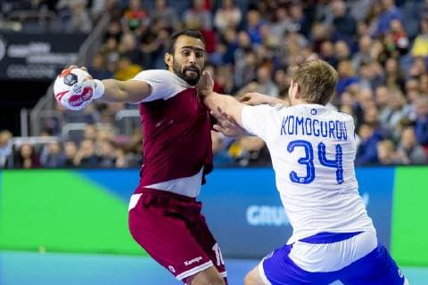 Frankis Marzo (Nr. 10, Katar) gegen Vitaly Komogorov (Nr. 34, Russland). Russland vs. Katar, Presidents Cup Finale, Handball, IHF Handball Weltmeisterschaft, 20.01.19 Koeln Nordrhein-Westfalen Germany Lanxess-Arena Copyright: xAgentur54Gradx xFelixxKoenigx