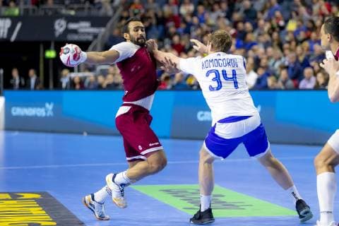 Frankis Marzo (Nr. 10, Katar) gegen Vitaly Komogorov (Nr. 34, Russland). Russland vs. Katar, Presidents Cup Finale, Handball, IHF Handball Weltmeisterschaft, 20.01.19 Koeln Nordrhein-Westfalen Germany Lanxess-Arena Copyright: xAgentur54Gradx xFelixxKoenigx