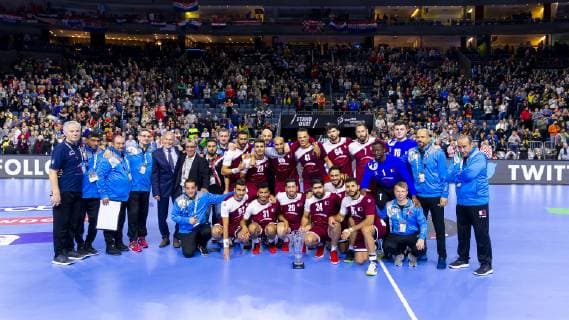 Die katarischen Spieler freuen sich ueber den Sieg im President s Cup. Russland vs. Katar, Presidents Cup Finale, Handball, IHF Handball Weltmeisterschaft, 20.01.19 Koeln Nordrhein-Westfalen Germany Lanxess-Arena Copyright: xAgentur54Gradx xFelixxKoenigx