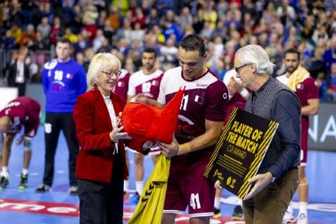 Youssef Ali (Nr. 41, Katar) wird zum Player of the Match (PotM) gewaehlt. Russland vs. Katar, Presidents Cup Finale, Handball, IHF Handball Weltmeisterschaft, 20.01.19 Koeln Nordrhein-Westfalen Germany Lanxess-Arena Copyright: xAgentur54Gradx xFelixxKoenigx