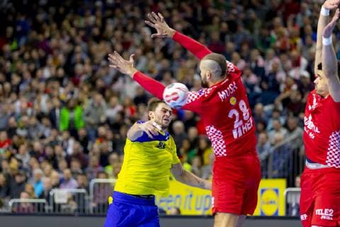 Handball WM, Brasilien - Kroatien Haniel Langaro (Nr. 37, Brasilien) gegen Zeljko Musa (Nr. 28, Kroatien). Brasilien vs. Kroatien, Hauptrunde, Handball, IHF Handball Weltmeisterschaft, 20.01.19 Koeln Nordrhein-Westfalen Germany Lanxess-Arena Copyright: xAgentur54Gradx xFelixxKoenigx