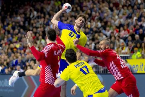 Handball WM, Brasilien - Kroatien Haniel Langaro (Nr. 37, Brasilien) gegen Alen Blazevic (Nr. 21, Kroatien) und Zeljko Musa (Nr. 28, Kroatien). Brasilien vs. Kroatien, Hauptrunde, Handball, IHF Handball Weltmeisterschaft, 20.01.19 Koeln Nordrhein-Westfalen Germany Lanxess-Arena Copyright: xAgentur54Gradx xFelixxKoenigx