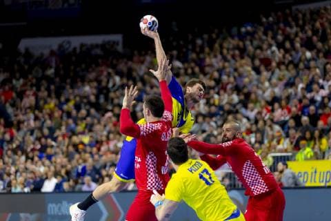 Handball WM, Brasilien - Kroatien Haniel Langaro (Nr. 37, Brasilien) gegen Alen Blazevic (Nr. 21, Kroatien) und Zeljko Musa (Nr. 28, Kroatien). Brasilien vs. Kroatien, Hauptrunde, Handball, IHF Handball Weltmeisterschaft, 20.01.19 Koeln Nordrhein-Westfalen Germany Lanxess-Arena Copyright: xAgentur54Gradx xFelixxKoenigx