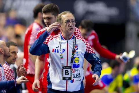 Handball WM, Brasilien - Kroatien Trainer Lino Cervar ist niedergeschlagen deprimiert enttaeuscht. Brasilien vs. Kroatien, Hauptrunde, Handball, IHF Handball Weltmeisterschaft, 20.01.19 Koeln Nordrhein-Westfalen Germany Lanxess-Arena Copyright: xAgentur54Gradx xFelixxKoenigx