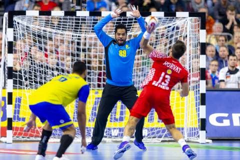 Handball WM, Brasilien - Kroatien Cesar Augusto Almeida (Nr. 89, Brasilien) pariert einen Siebenmeterversuch gegen Zlatko Horvat (Nr. 13, Kroatien). Brasilien vs. Kroatien, Hauptrunde, Handball, IHF Handball Weltmeisterschaft, 20.01.19 Koeln Nordrhein-Westfalen Germany Lanxess-Arena Copyright: xAgentur54Gradx xFelixxKoenigx