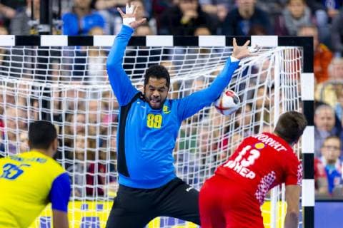 Handball WM, Brasilien - Kroatien Cesar Augusto Almeida (Nr. 89, Brasilien) pariert einen Siebenmeterversuch gegen Zlatko Horvat (Nr. 13, Kroatien). Brasilien vs. Kroatien, Hauptrunde, Handball, IHF Handball Weltmeisterschaft, 20.01.19 Koeln Nordrhein-Westfalen Germany Lanxess-Arena Copyright: xAgentur54Gradx xFelixxKoenigx