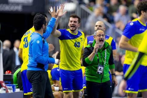 Handball WM, Brasilien - Kroatien Thiago Ponciano (Nr. 35, Brasilien), Cesar Augusto Almeida (Nr. 89, Brasilien), Raul Nantes (Nr. 49, Brasilien) und Trainer Silver Washington freuen sich jubeln. Brasilien vs. Kroatien, Hauptrunde, Handball, IHF Handball Weltmeisterschaft, 20.01.19 Koeln Nordrhein-Westfalen Germany Lanxess-Arena Copyright: xAgentur54Gradx xFelixxKoenigx