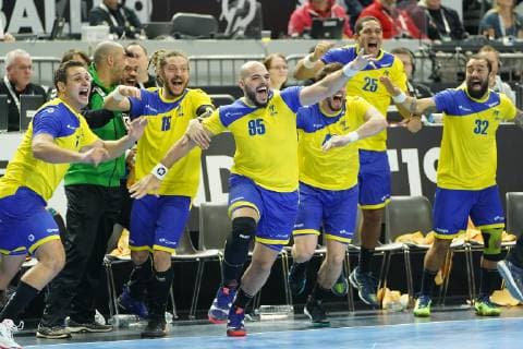 GER, IHF WM 2019, Brasilien (BRA) vs Kroatien (CRO) 20.01.2019, Lanxess Arena Koeln, GER, IHF WM 2019, Brasilien (BRA) vs Kroatien (CRO) im Bild picture shows: die Brasilianer freuen sich ueber den aussergewöhnlichen Sieg, Gustavo Rodrigues (BRA 95), Fabio Chiuffa (BRA 19), Raul Nantes (BRA 49), Vinicius Teixeira (BRA 25), Cleryston Novais (BRA 32),