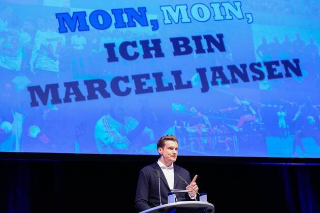 Deutschland , Hamburg , Edel Optics Arena , Fussball , 2 Bundesliga , Mitgliederversammlung des Hamburger SV Marcell Jansen ist der neue Präsident des HSV *** Germany Hamburg Edel Optics Arena Fussball 2 Bundesliga General Assembly of the Hamburger SV Marcell Jansen is the new President of HSV