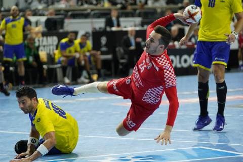 GER, IHF WM 2019, Brasilien (BRA) vs Kroatien (CRO) 20.01.2019, Lanxess Arena Koeln, GER, IHF WM 2019, Brasilien (BRA) vs Kroatien (CRO) im Bild picture shows: 7 Meter Manuel ätrlek (CRO 26), der Ball kommt zurück
